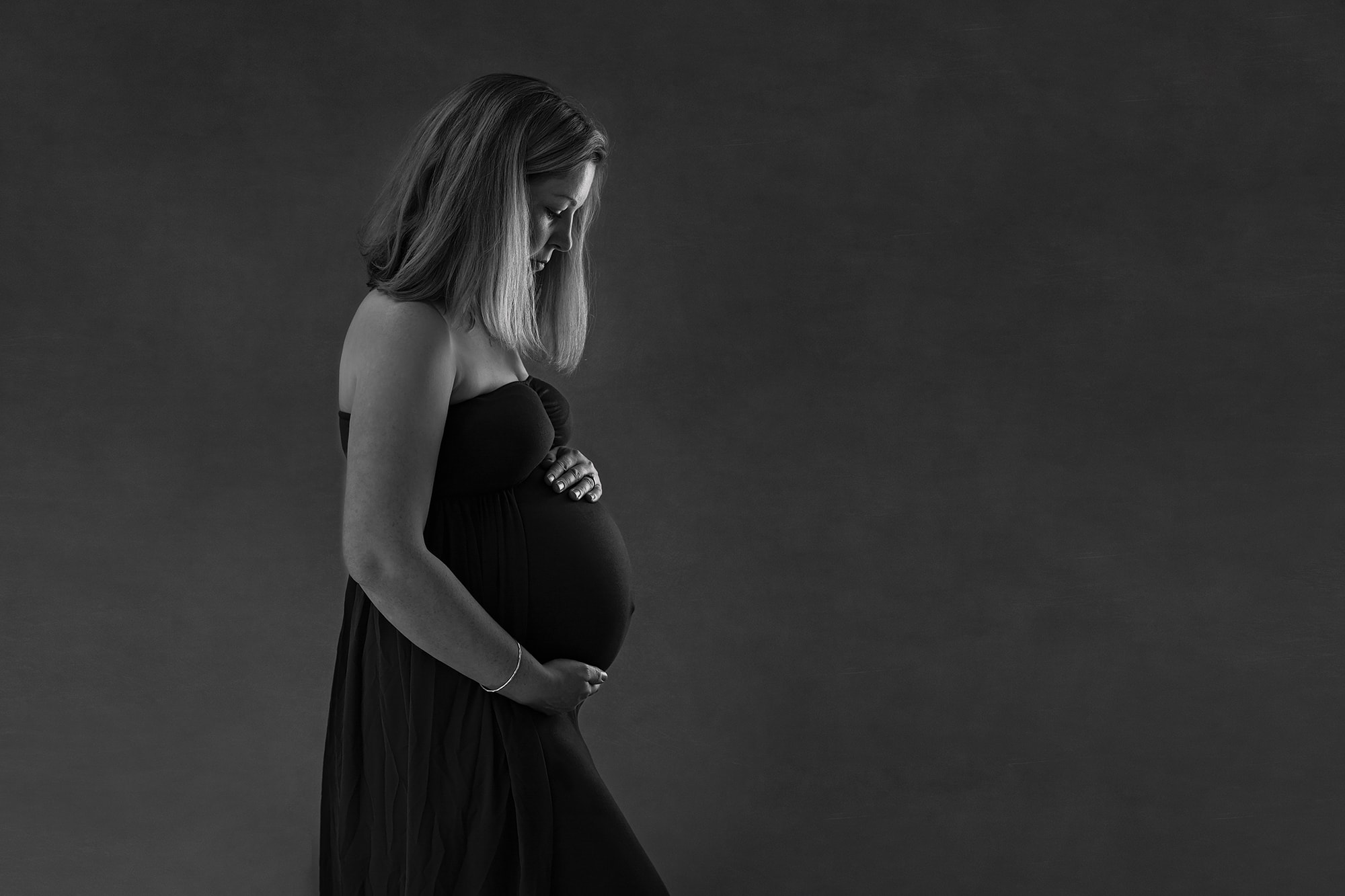Maternity photograph of pregnant lady in Northamptonshire