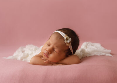 newborn photographer in Northampton baby on pink blanket
