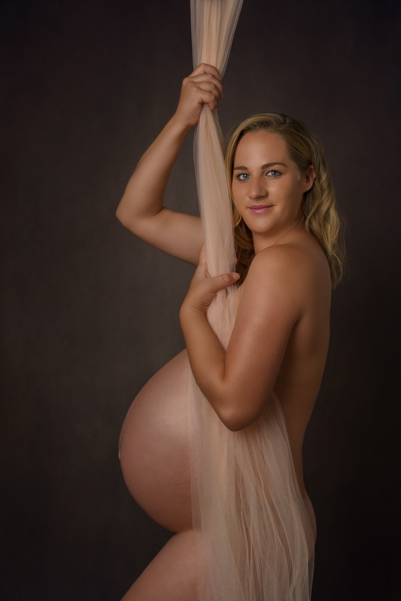 Empowering maternity photoshoot in Northamptonshire